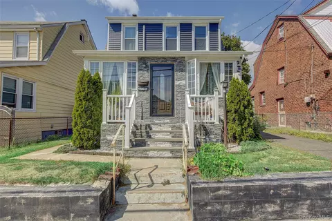 21607 110th Ave, New York, NY 11429