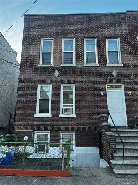 2753 Wallace Ave, New York, NY 10467