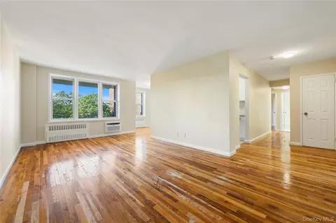 42 Pine St #3B, Yonkers, NY 10701