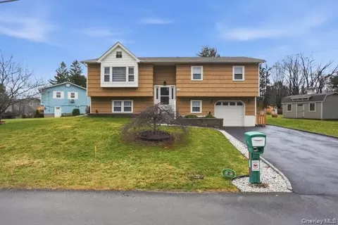 209 Summit Dr, New Windsor, NY 12553