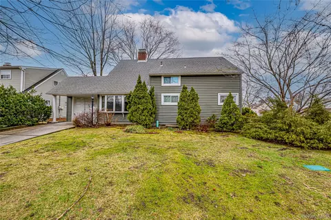 55 Ball Park Ln, Hicksville, NY 11801