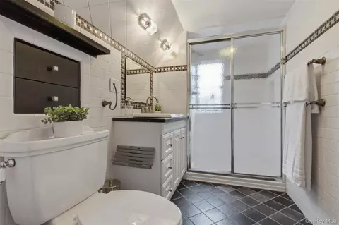 Bath - 9 Rye Rd, Rye, NY 10580 photo 5 of 5