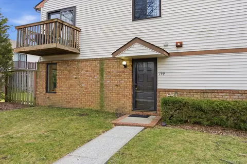 190 Poplar Ct, North Wantagh, NY 11793
