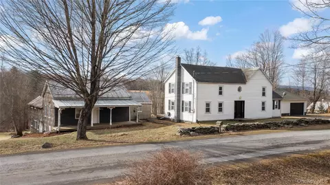 700 Mettacahonts Rd, Rochester, NY 12404
