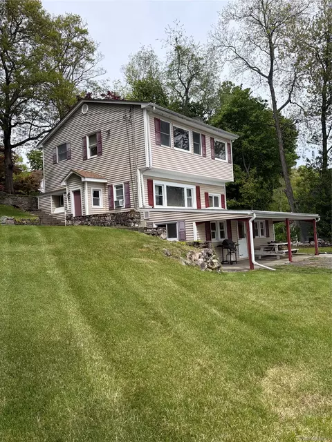 165 W Lakeshore Dr, Kent, NY 10512