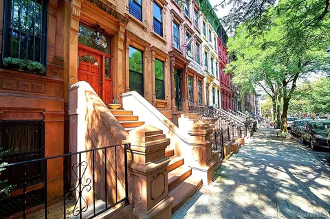 246 W 132nd St, New York, NY 10027