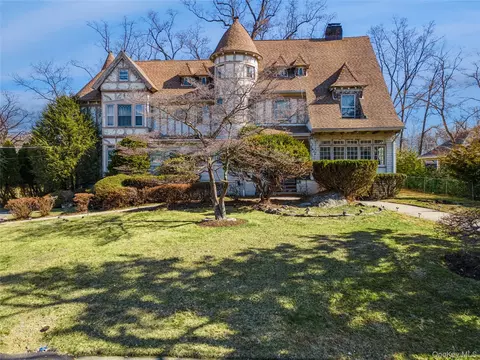 7 The Ct, New Rochelle, NY 10801