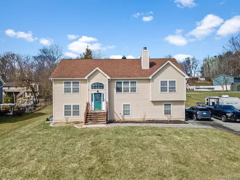 24 Watkins Dr, Walden, NY 12586