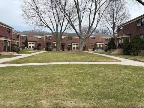 74-81 220th St #2, Oakland Gardens, NY 11364