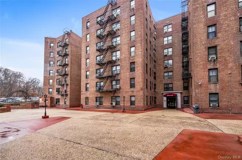 83-75 Woodhaven Blvd #6U, New York, NY 11421