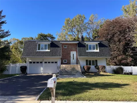 23 Bowman Ln, Kings Park, NY 11754