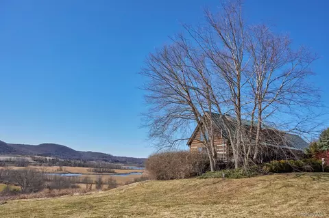 87 Kaye Rd, North East, NY 12546