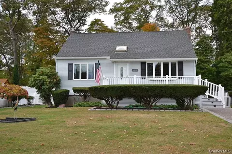 120 Arlington Rd, Lake Ronkonkoma, NY 11779