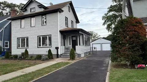 87 Parsons Dr, Hempstead, NY 11550