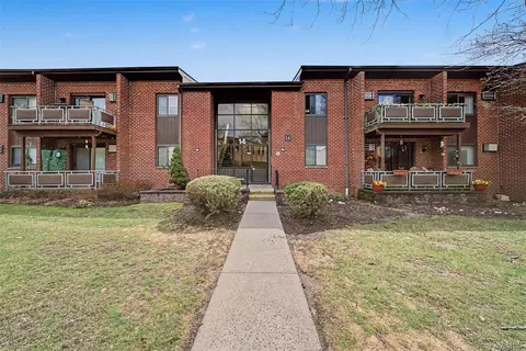 14 Charles Ln #2D, Pomona, NY 10970