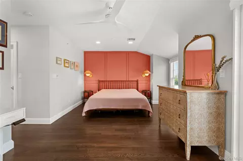 Bedroom - 5 Rosebud Ln, Babylon, NY 11702 photo 2 of 2