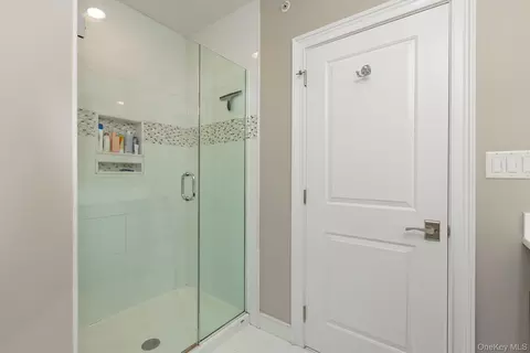 Bath - 5 Rosebud Ln, Babylon, NY 11702 photo 2 of 4