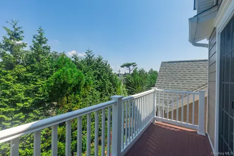 Exterior - 5 Rosebud Ln, Babylon, NY 11702 photo 2 of 5
