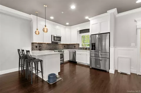 Kitchen - 5 Rosebud Ln, Babylon, NY 11702 photo 1 of 1