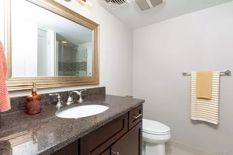 Bath - 5 Rosebud Ln, Babylon, NY 11702 photo 4 of 4