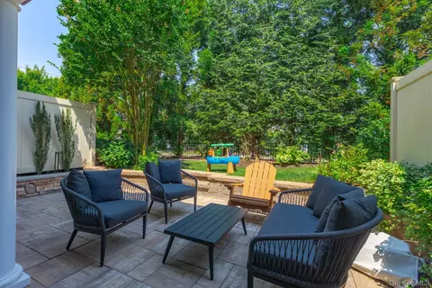 Exterior - 5 Rosebud Ln, Babylon, NY 11702 photo 4 of 5