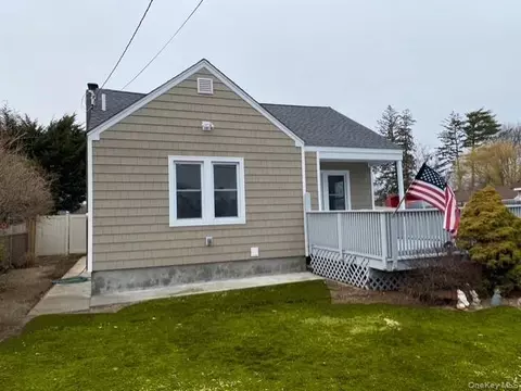 8 Grant Ave, Brentwood, NY 11717