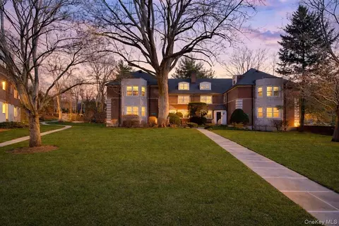 3 Sentry Pl #2A, Greenburgh, NY 10583
