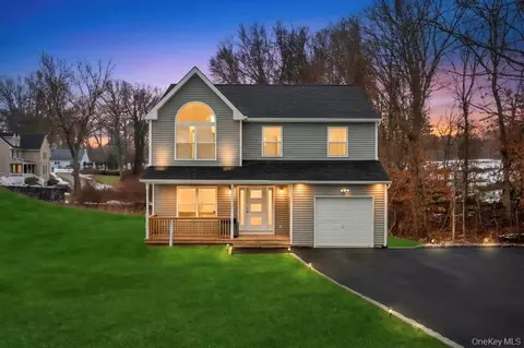 65 Ozark St, Ronkonkoma, NY 11779