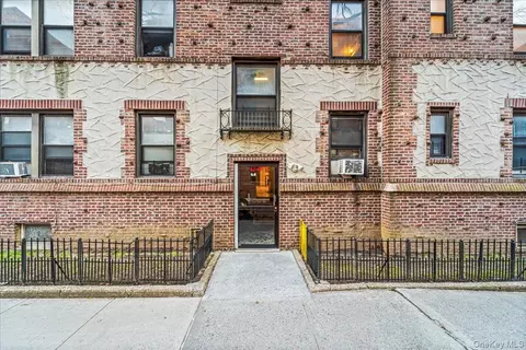 61-40 Saunders #A11, Rego Park, NY 11374