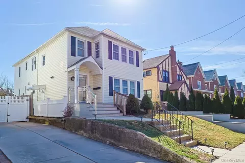 45-25 168th St, Flushing, NY 11358