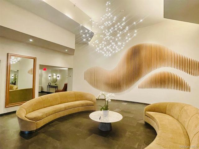 10 Stewart Pl #2GE, White Plains, NY 10603