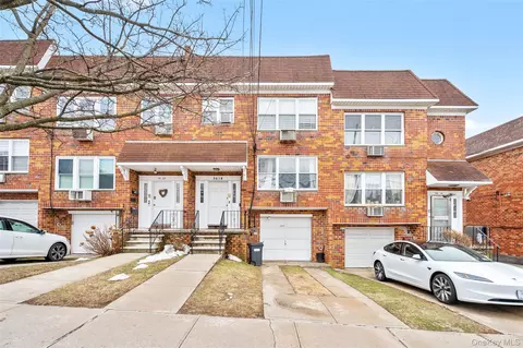 56-18 Cloverdale Blvd, Bayside, NY 11364