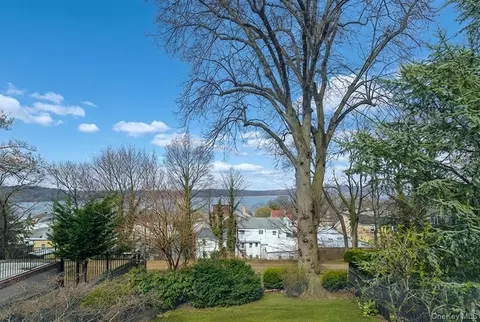 1 Chestnut Ct, Greenburgh, NY 10522