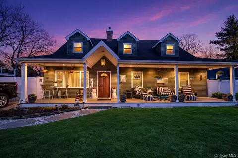 67 Sheldon St, Central Islip, NY 11722