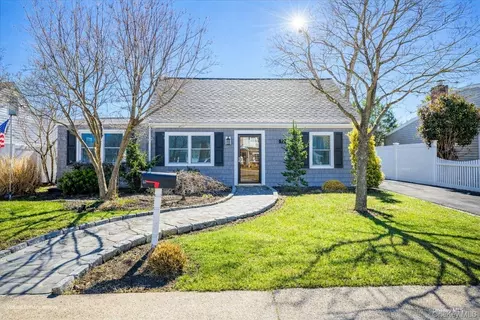 72 Cleveland Ave, Massapequa, NY 11758