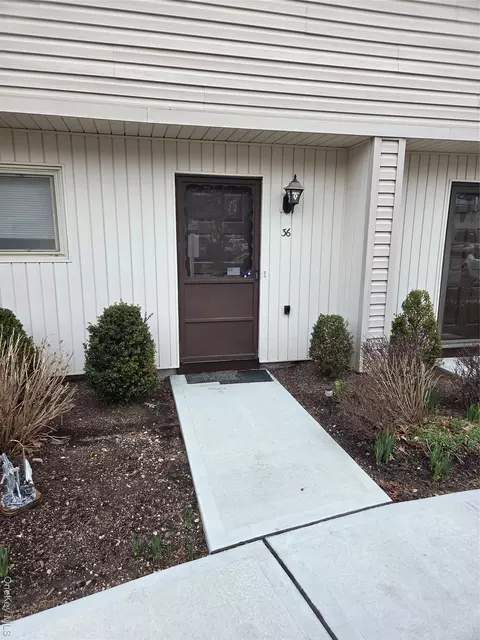 650 Newbridge Rd #36, East Meadow, NY 11554