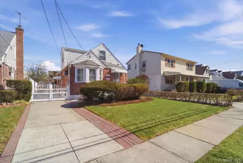 115-11 Parkway Dr, Elmont, NY 11003