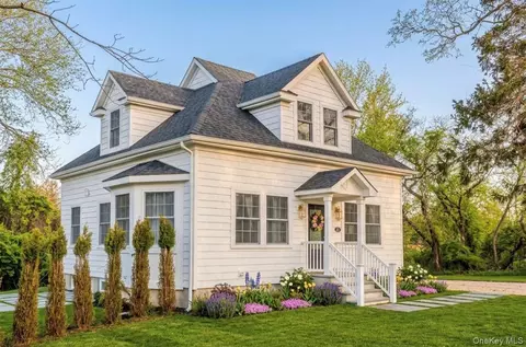 54 Hayground Rd, Water Mill, NY 11976