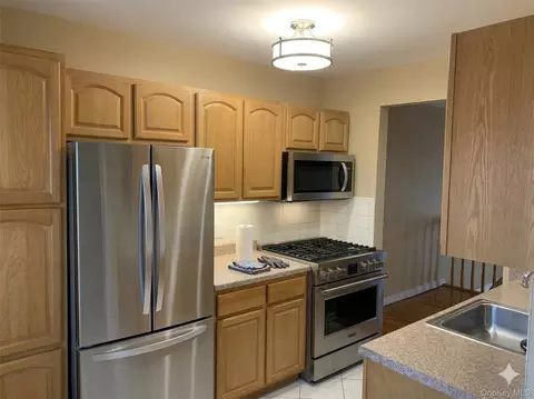 4216 E Tremont Ave, New York, NY 10465