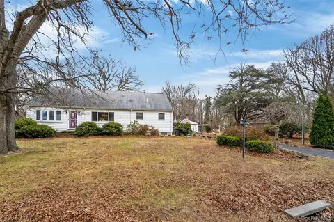 29 Main Ave, Centereach, NY 11720