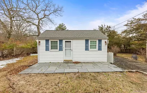 902 Old Medford Ave, Medford, NY 11763