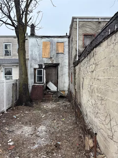 153-26 Foch Blvd, Jamaica, NY 11434
