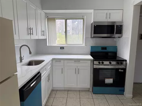 26 Cooper Rd #811, Arlington, NY 12603