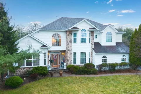 11 Island Trl, Mount Sinai, NY 11766