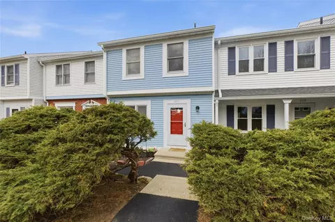 203 Williamsburg Dr, Mahopac, NY 10541