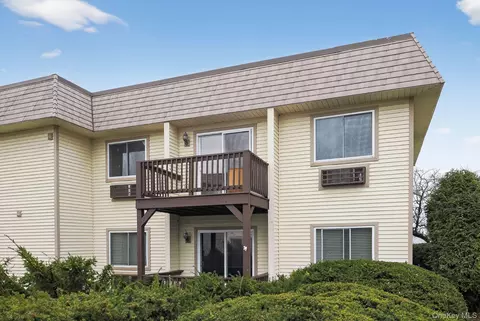 25 Village Park Dr #3A, Fishkill, NY 12524