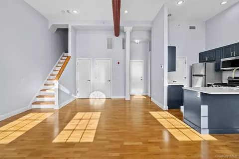 Living - 200 School House Rd #4E, Peekskill, NY 10566 photo 4 of 5