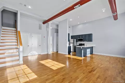 Living - 200 School House Rd #4E, Peekskill, NY 10566 photo 3 of 5