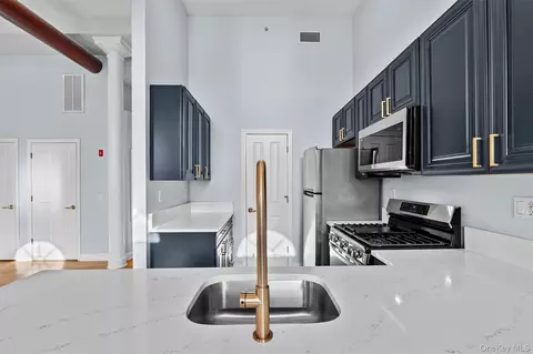 Kitchen - 200 School House Rd #4E, Peekskill, NY 10566 photo 1 of 2