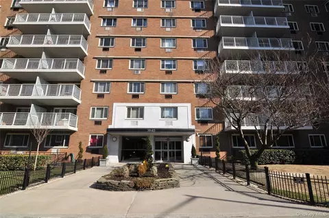 39-65 52nd Sts #5N, Woodside, NY 11377